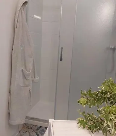 - Li De La Tra I Fiori Apartamento